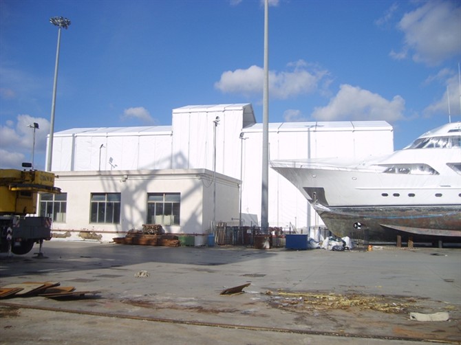 Tendostruttura in un cantiere nautico