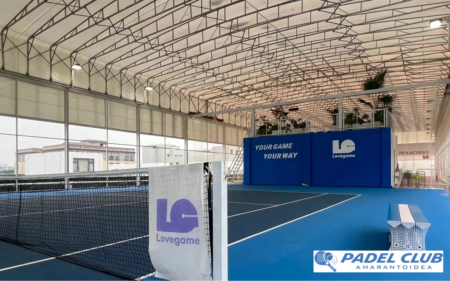 Campo da padel coperto da struttura apribile