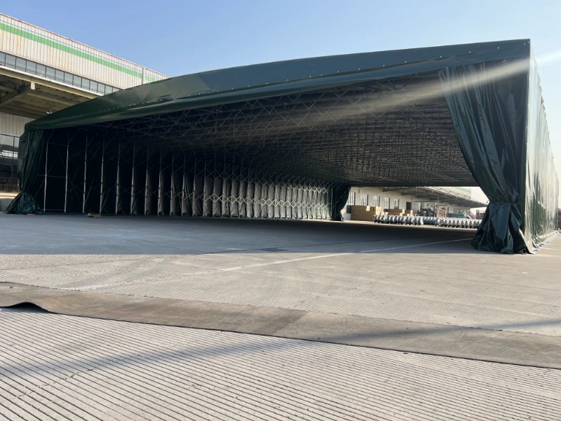 Interno di un tunnel retrattile per la movimentazione merci