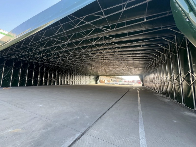 Interno di un tunnel retrattile in tessuto