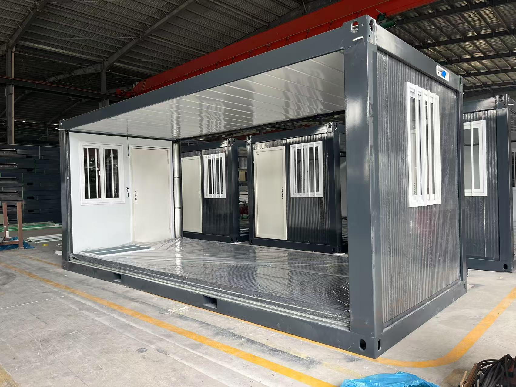 Modulo prefabbricato in container con servizi igienici