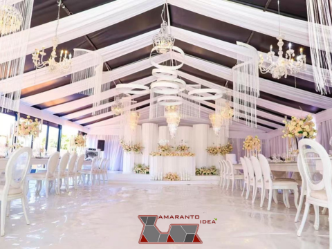 Interno di una tendostruttura allestita per un matrimonio