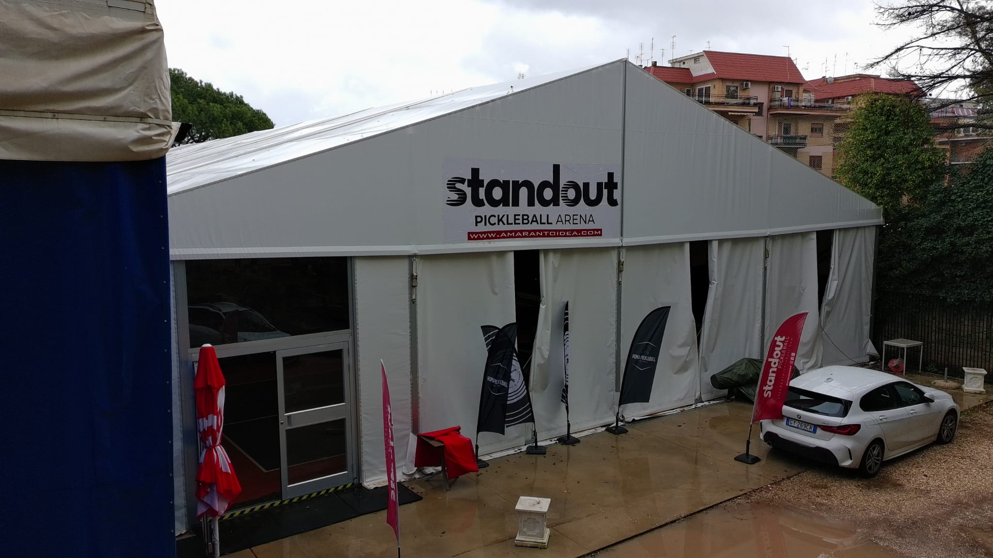 Struttura coperta adibita a campi da pickleball